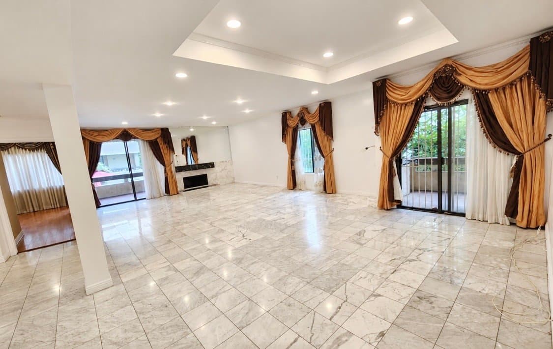 Encino Condo: 5237 Newcastle Ave