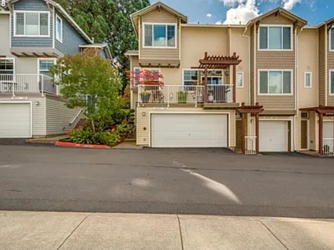 Tigard Townhome: 10727 SW Canterbury Ln