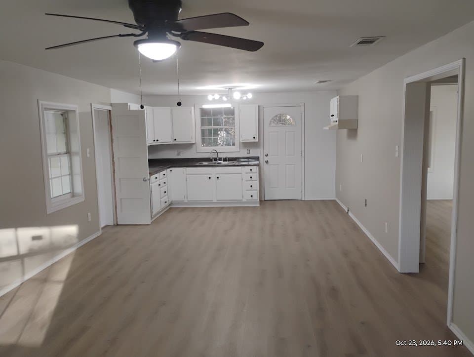 Mineola House: 616 Kevin Dr