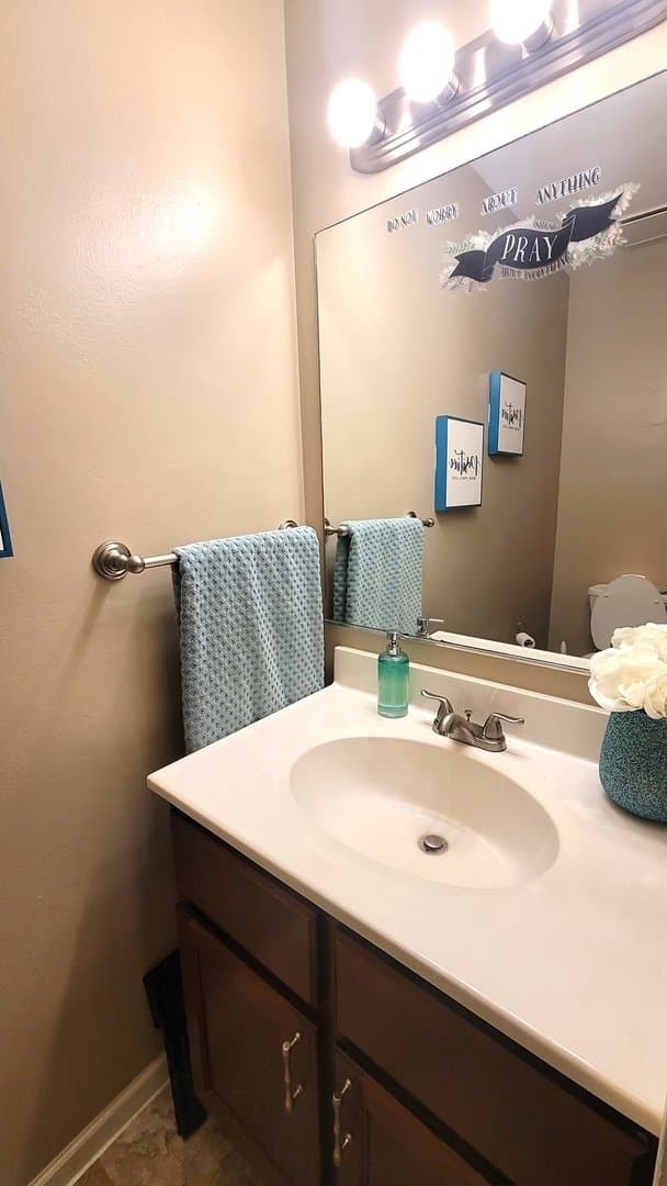 Country Club Hills Townhome: 2295 Windsor Ln