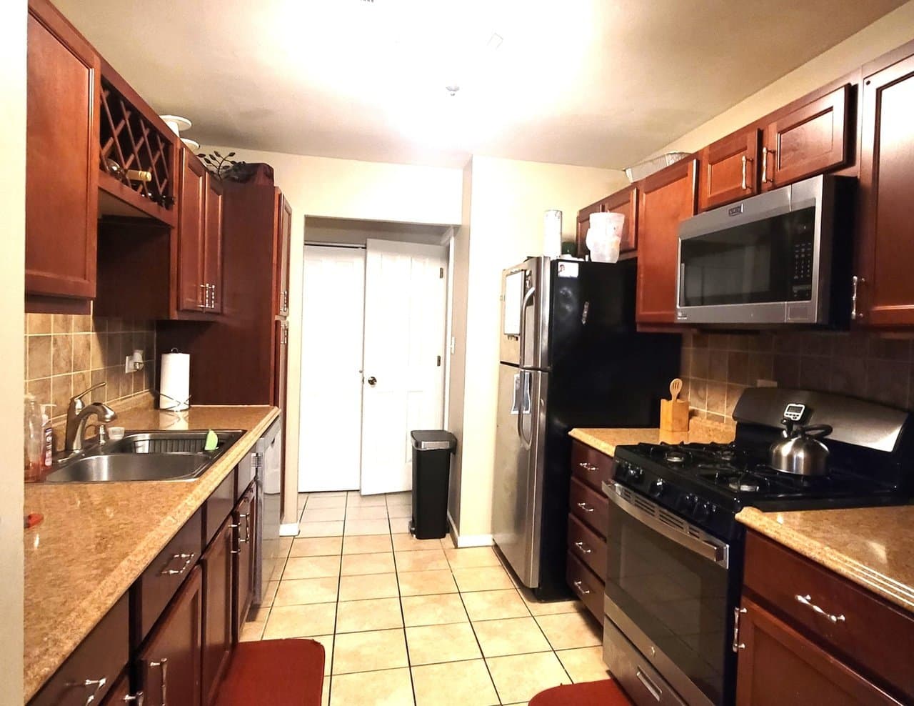 Country Club Hills Townhome: 2295 Windsor Ln