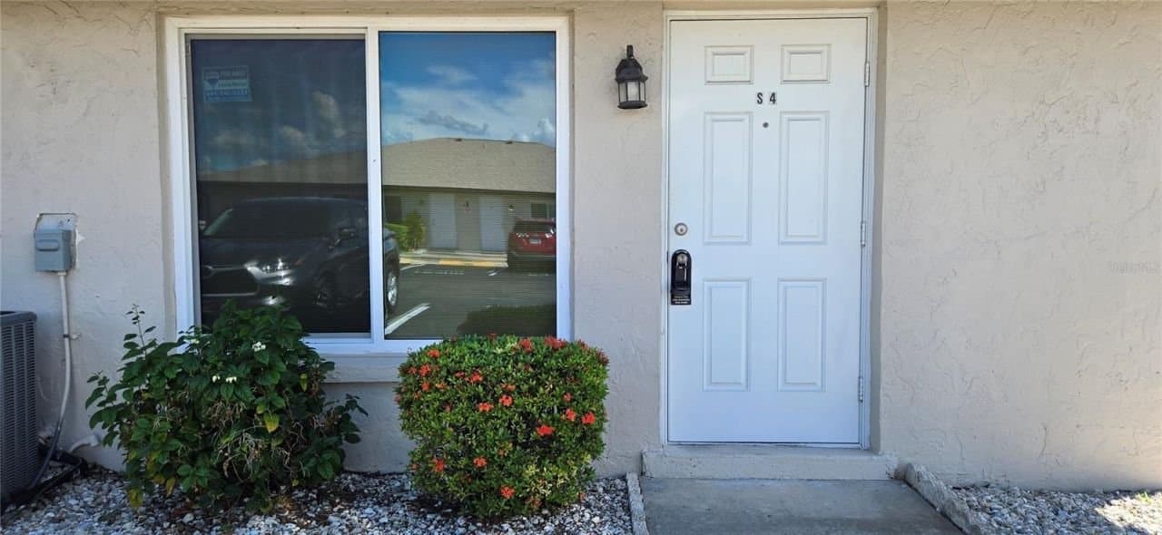 Port Charlotte House: 21150 Gertrude Ave