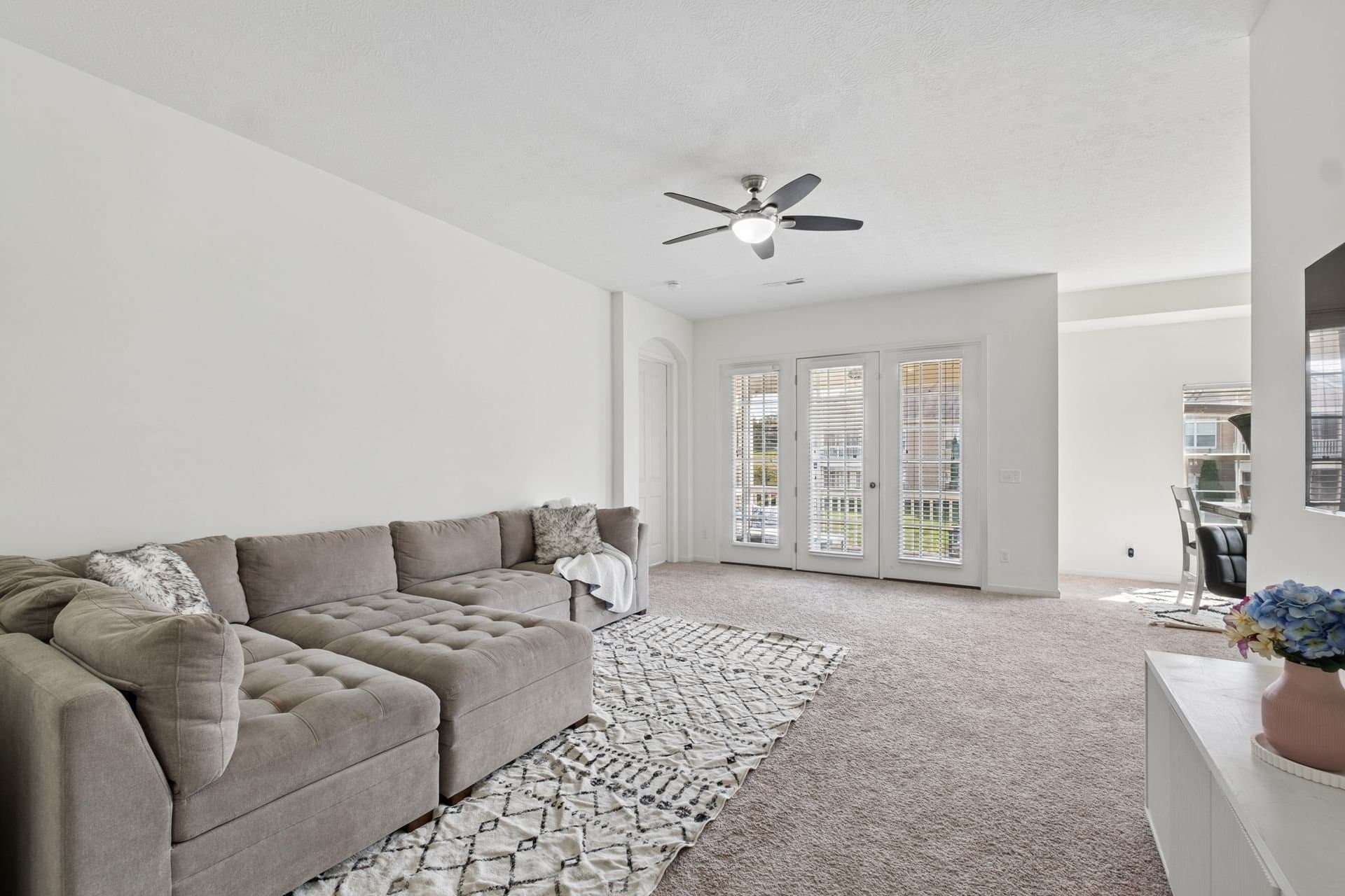 Lewis Center Condo: 3796 Evelynton Ave