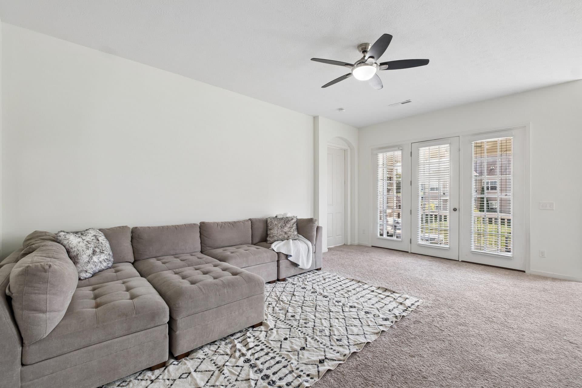Lewis Center Condo: 3796 Evelynton Ave