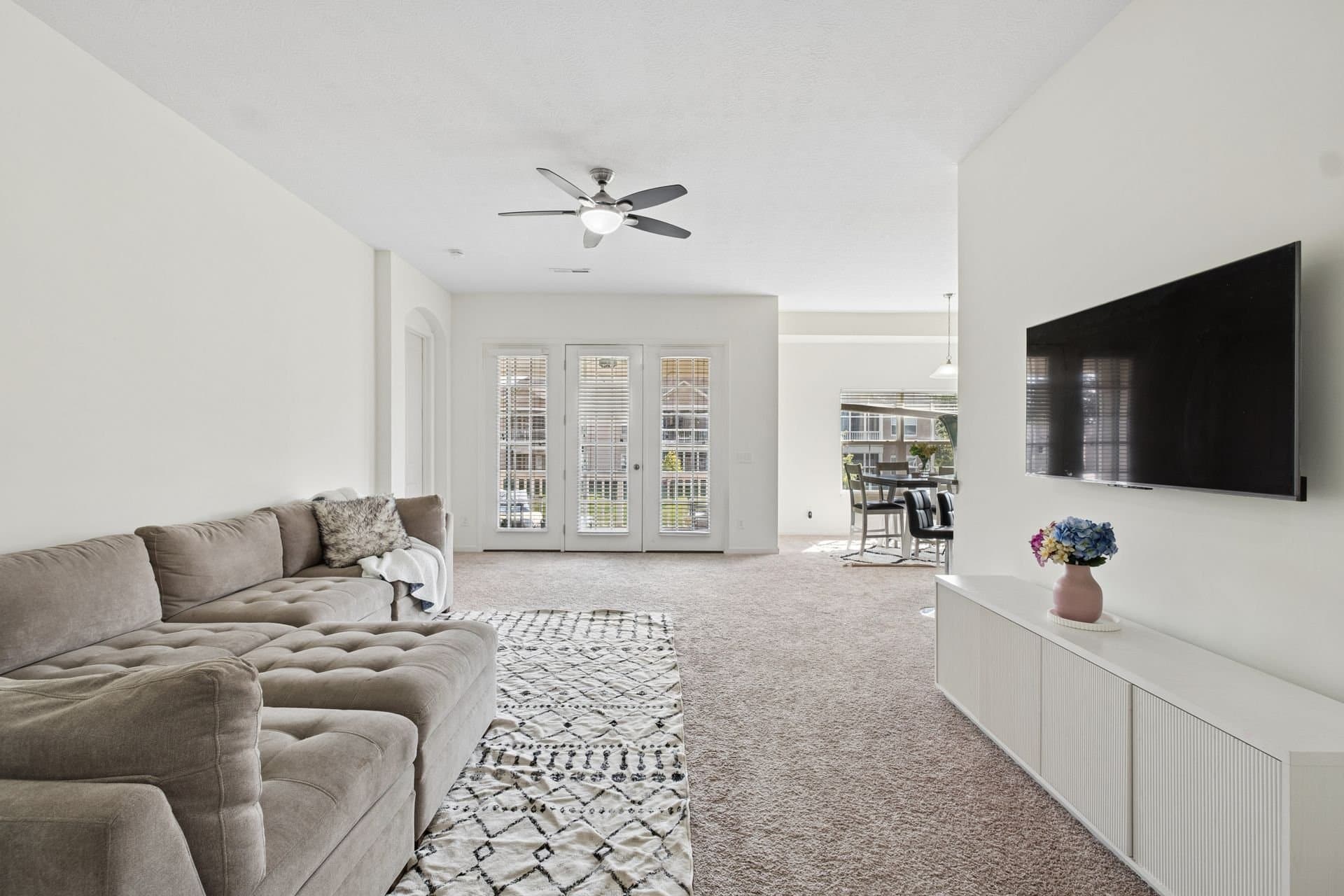 Lewis Center Condo: 3796 Evelynton Ave