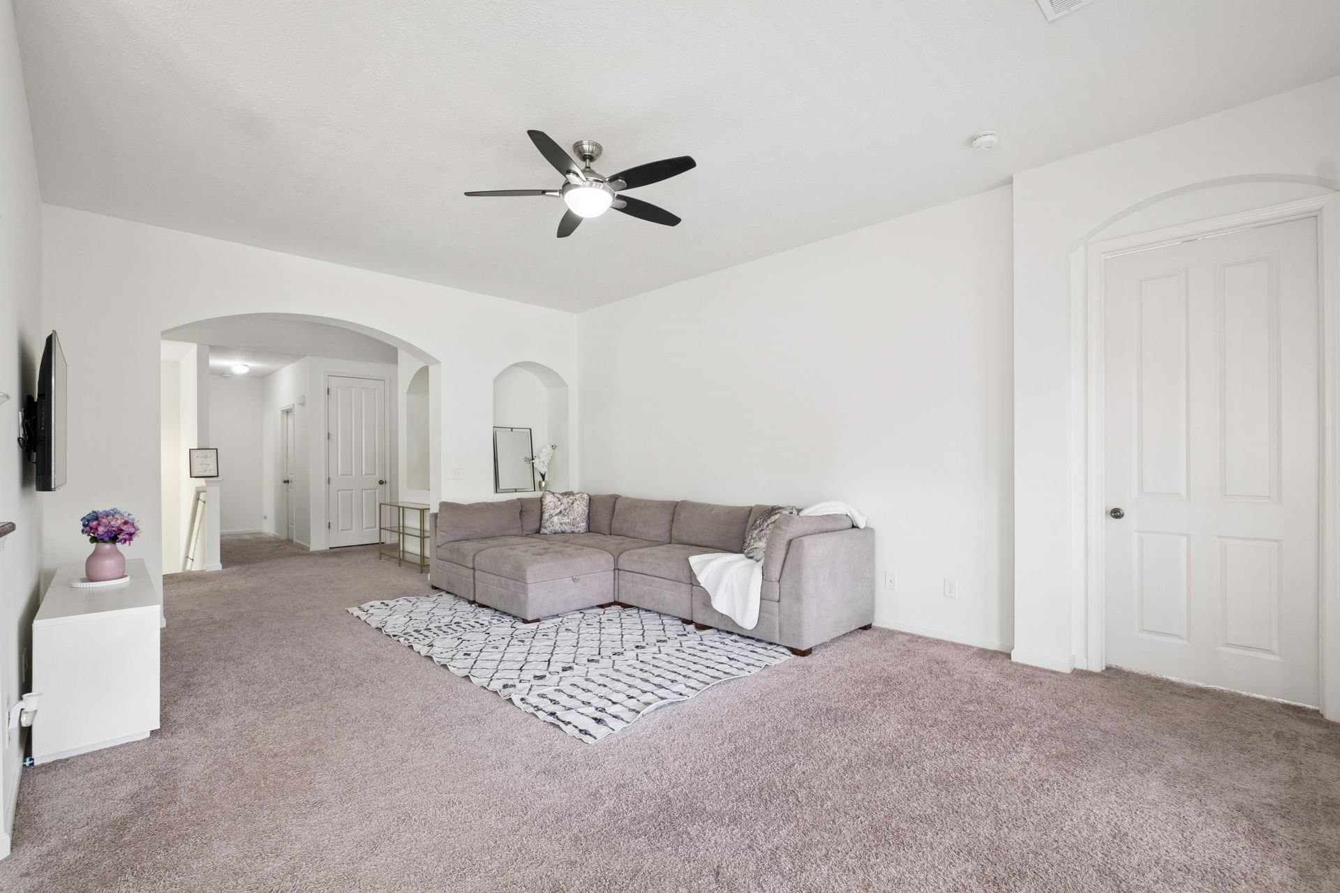 Lewis Center Condo: 3796 Evelynton Ave