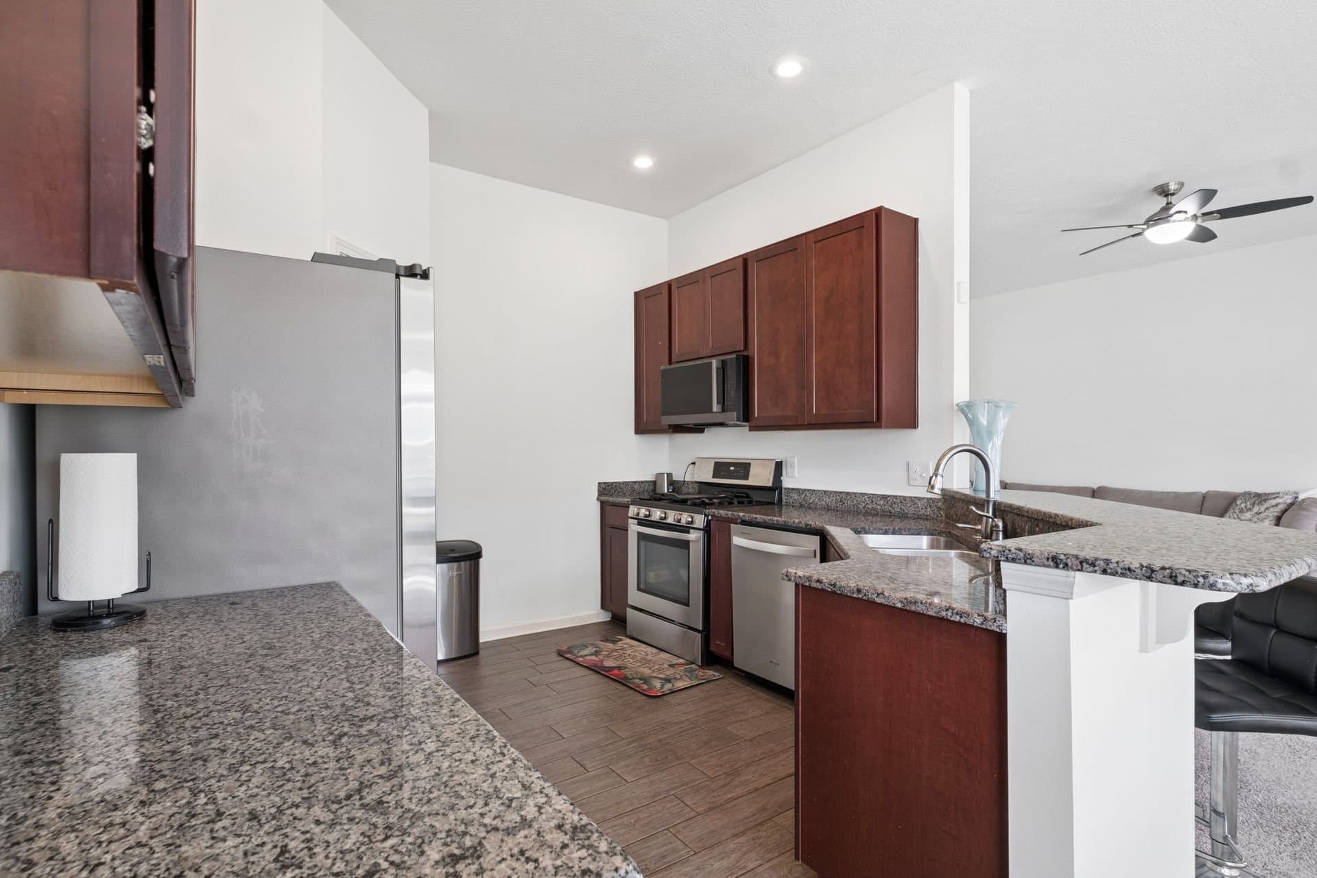 Lewis Center Condo: 3796 Evelynton Ave