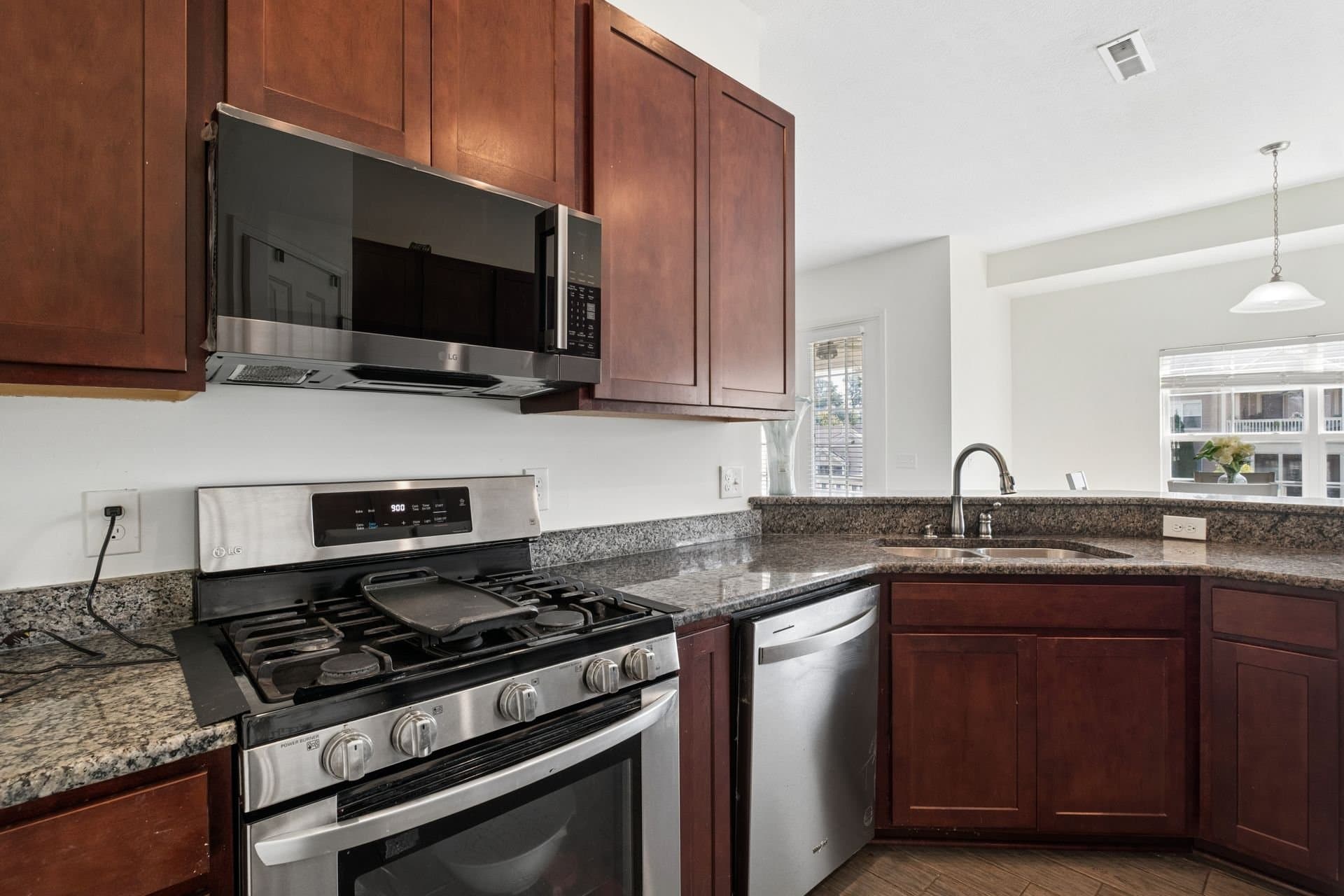 Lewis Center Condo: 3796 Evelynton Ave