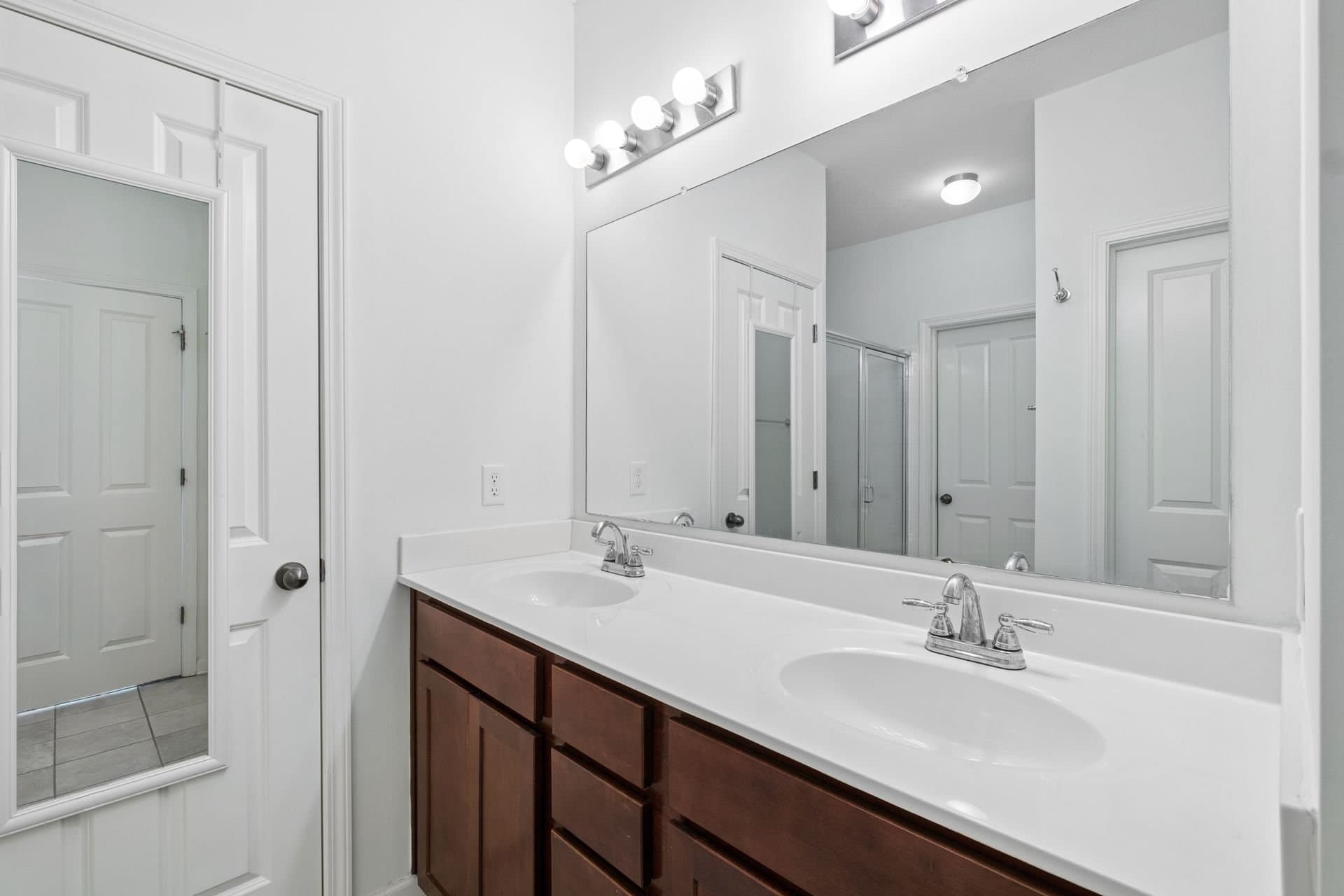 Lewis Center Condo: 3796 Evelynton Ave