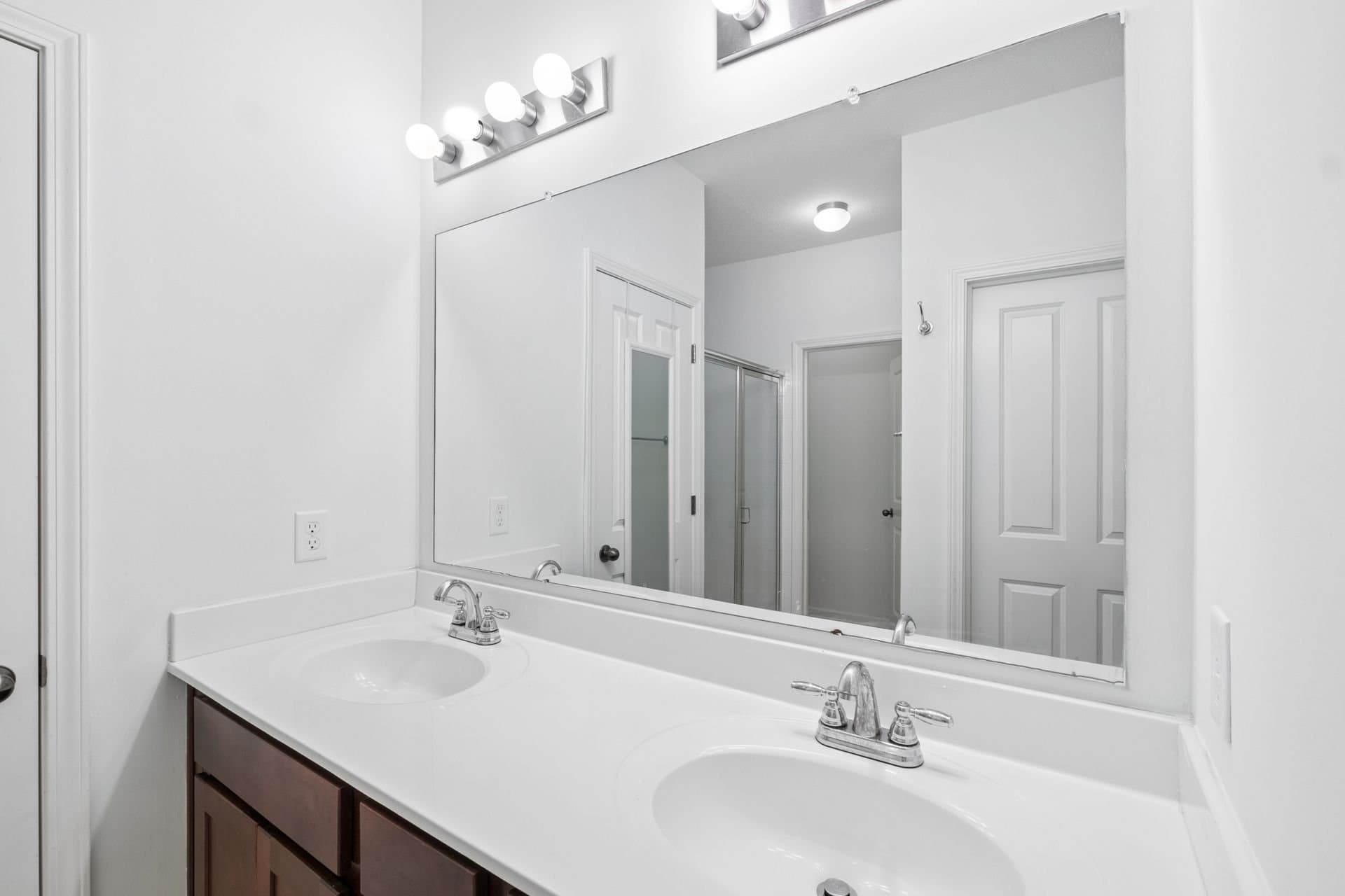 Lewis Center Condo: 3796 Evelynton Ave