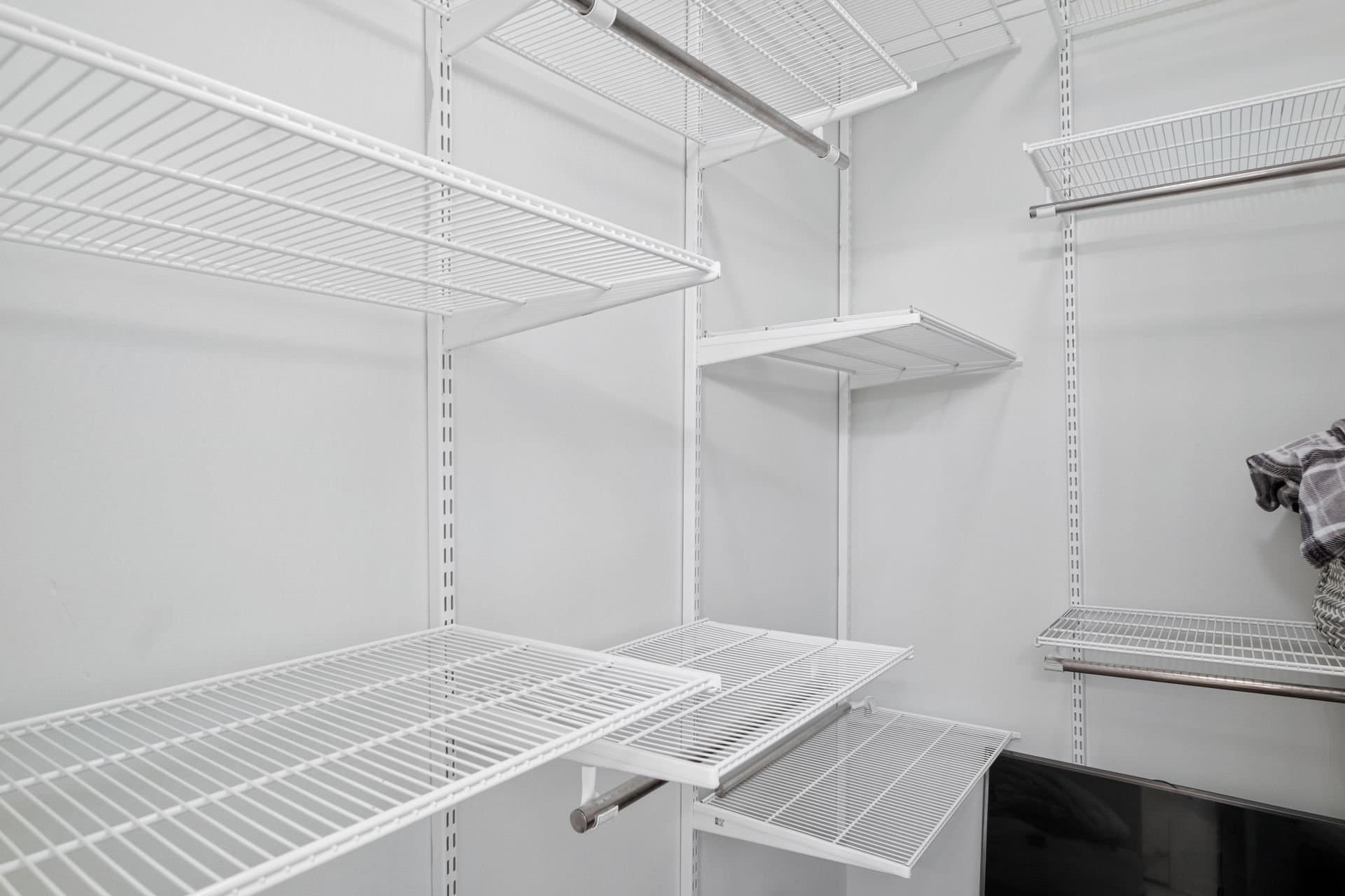 Lewis Center Condo: 3796 Evelynton Ave