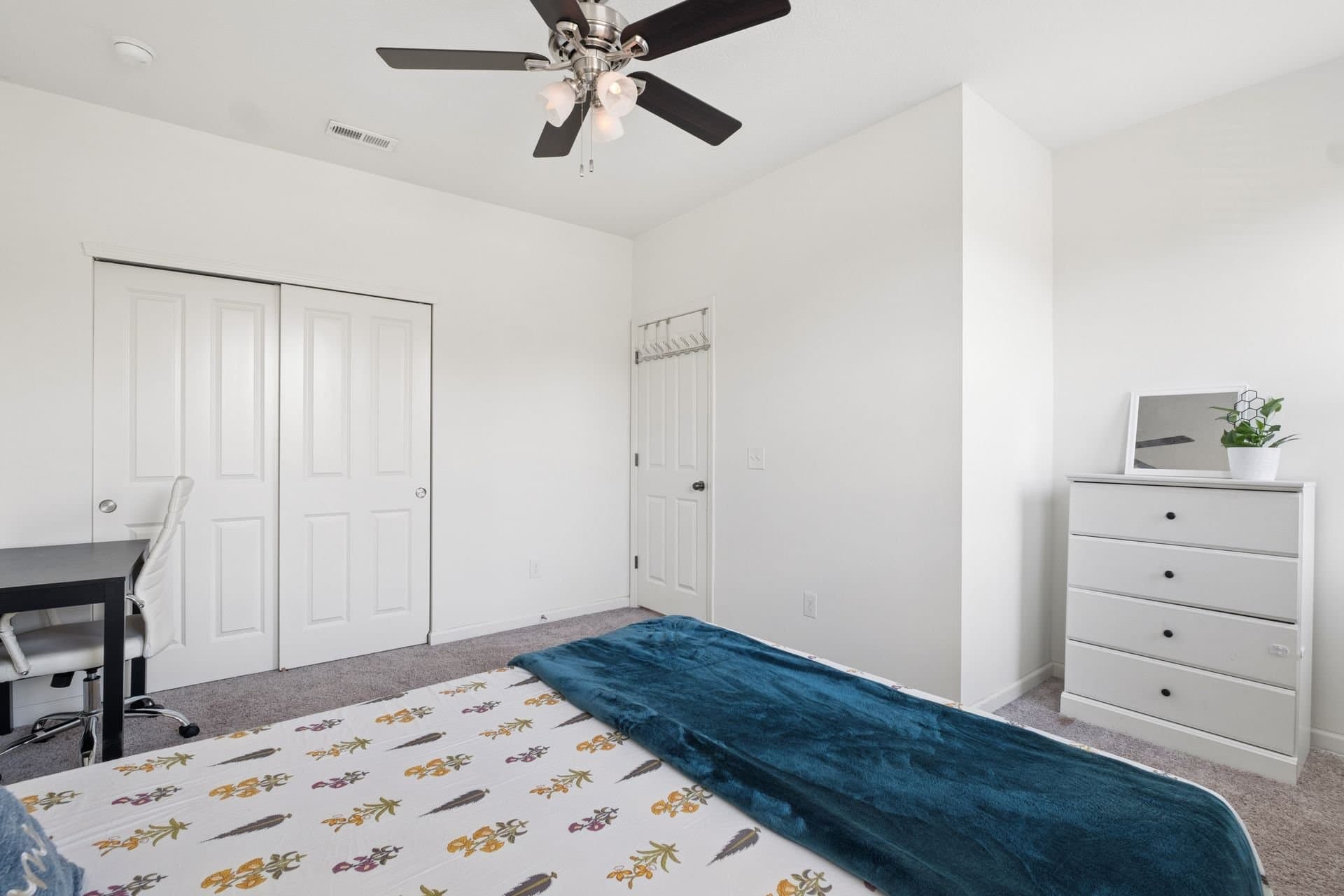 Lewis Center Condo: 3796 Evelynton Ave