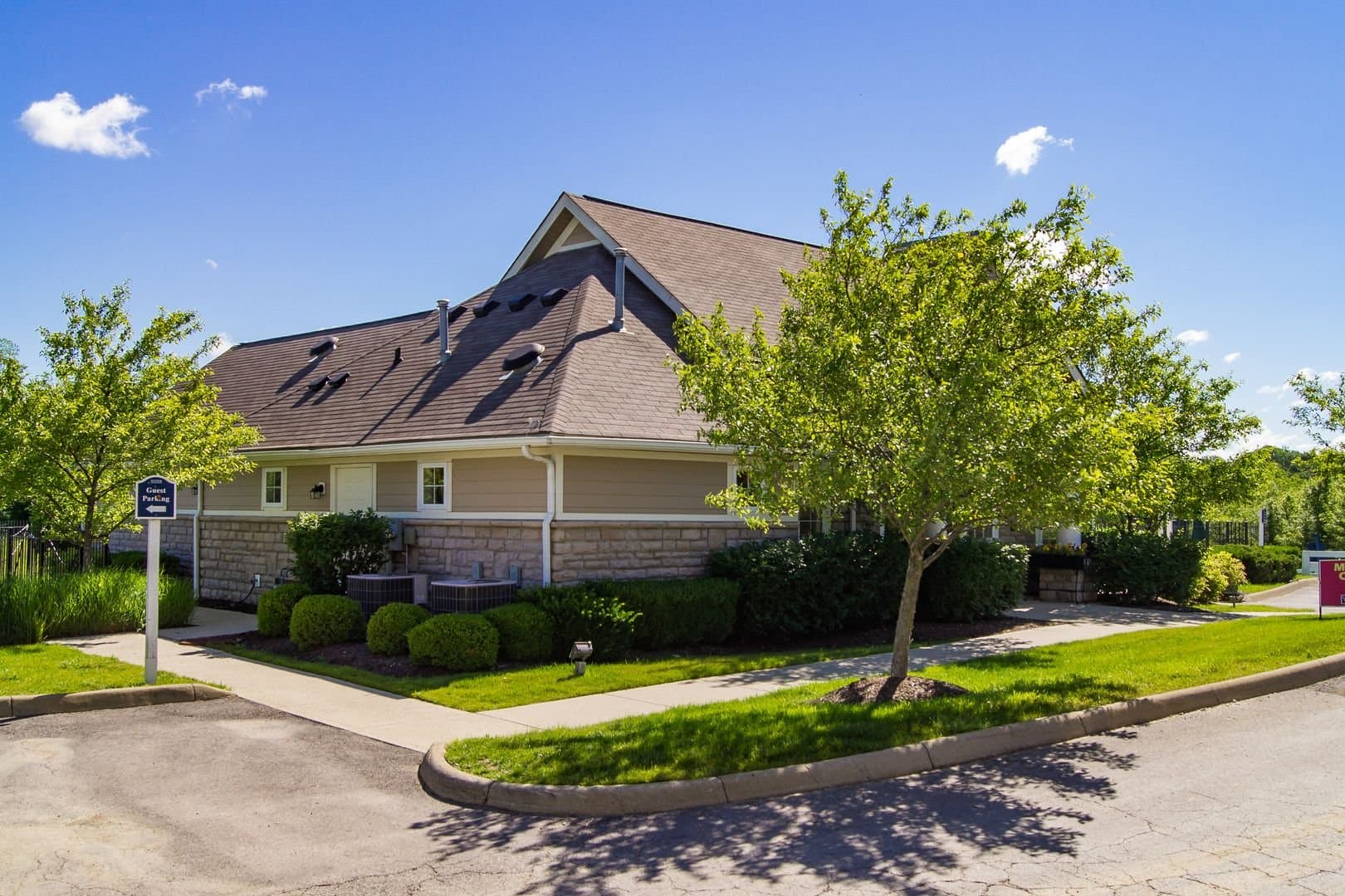 Lewis Center Condo: 3796 Evelynton Ave