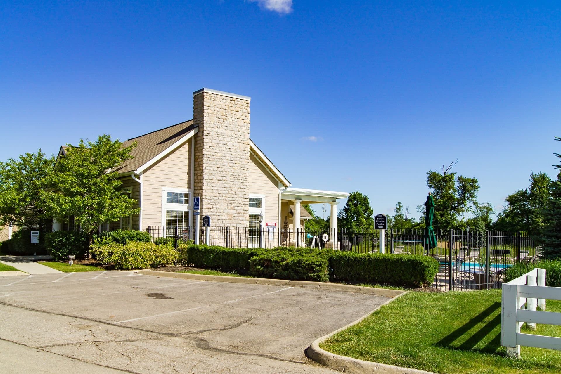 Lewis Center Condo: 3796 Evelynton Ave
