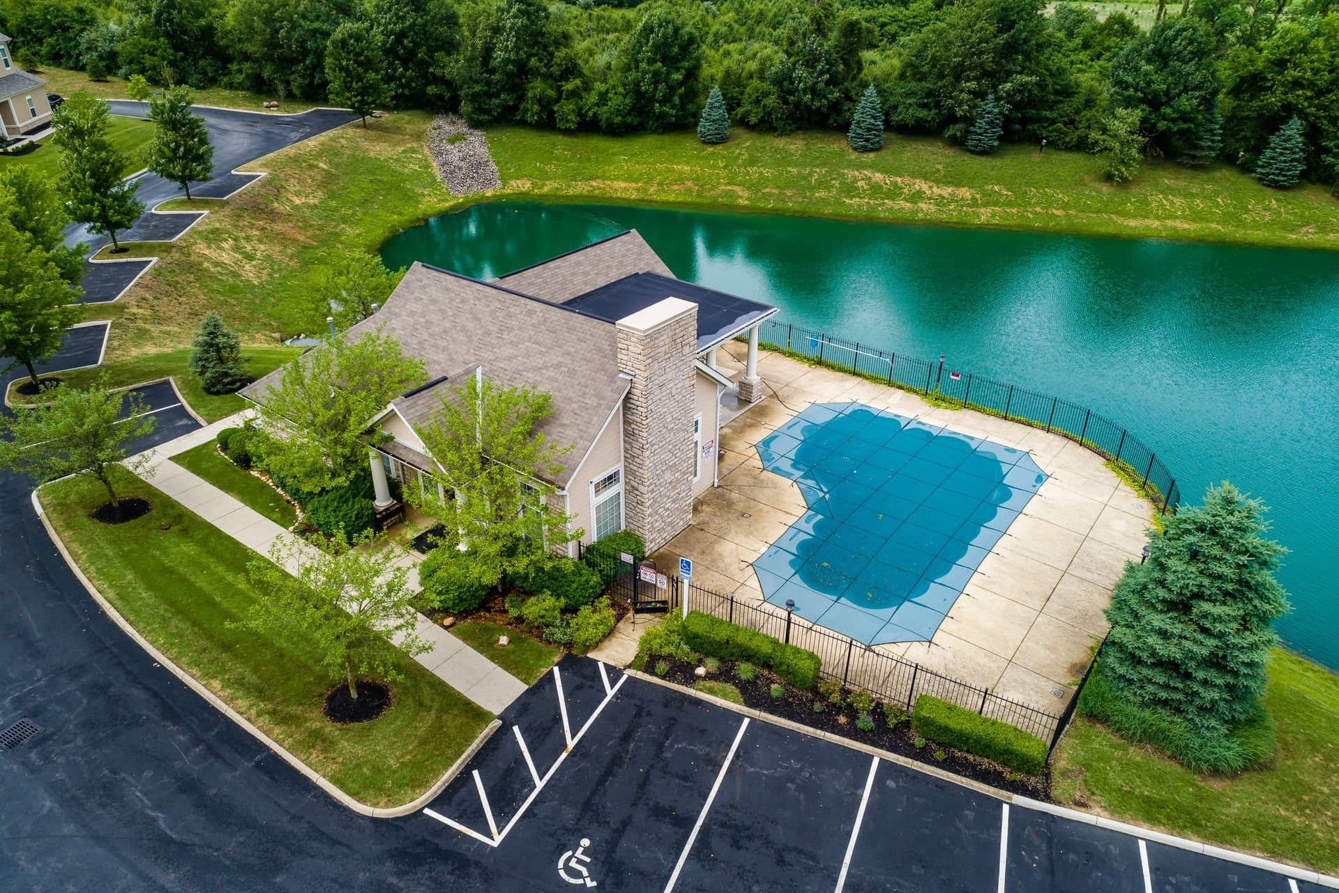 Lewis Center Condo: 3796 Evelynton Ave