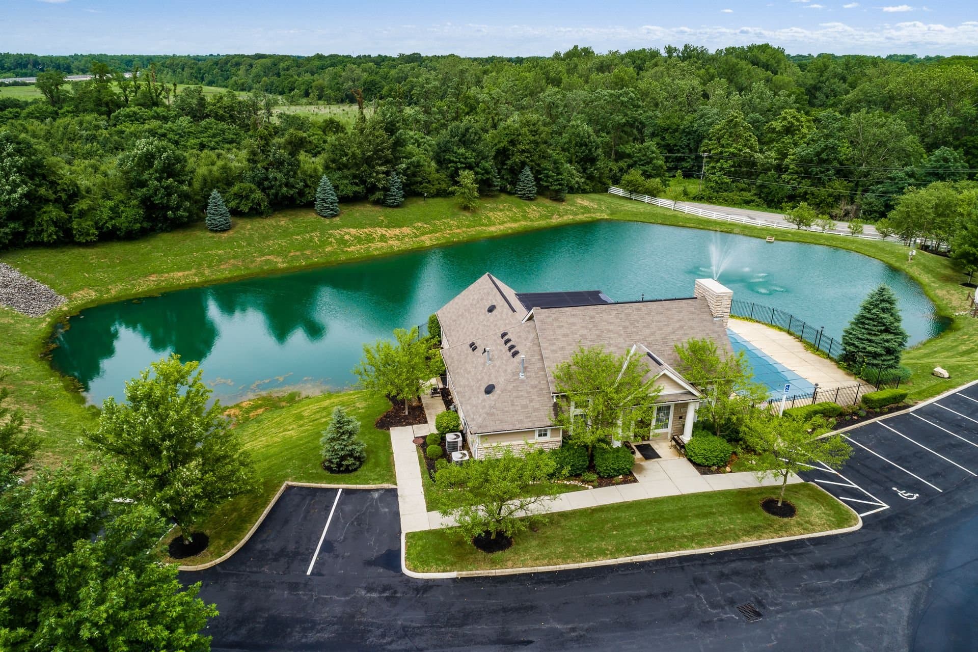 Lewis Center Condo: 3796 Evelynton Ave