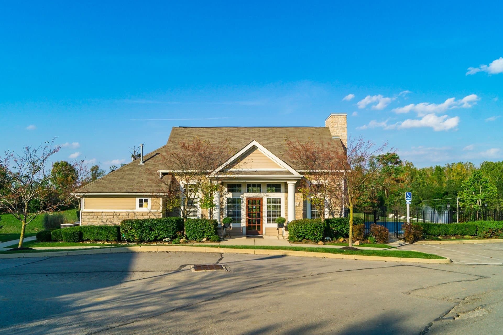 Lewis Center Condo: 3796 Evelynton Ave
