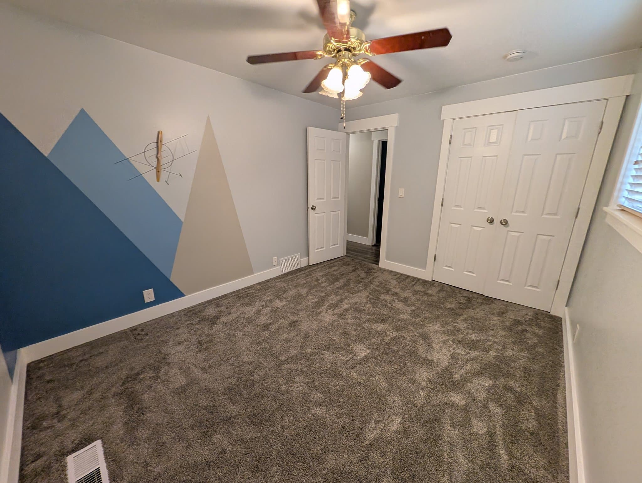 Centerville House: 1359 N 400 E
