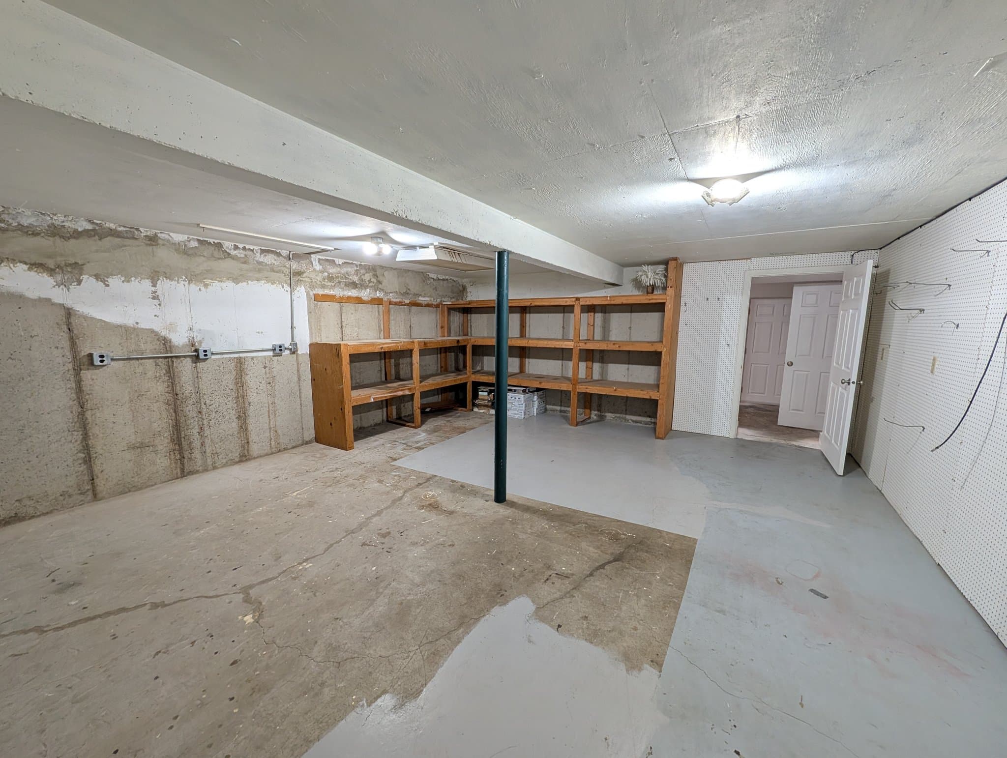 Centerville House: 1359 N 400 E