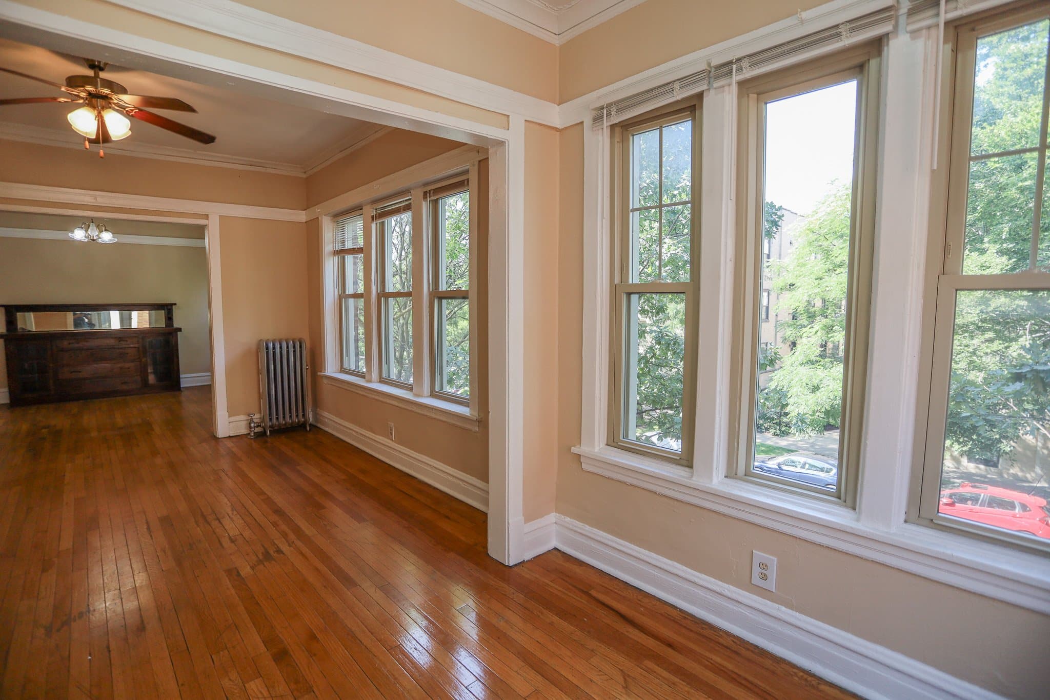 Chicago Apartment: 4441 N Damen Ave