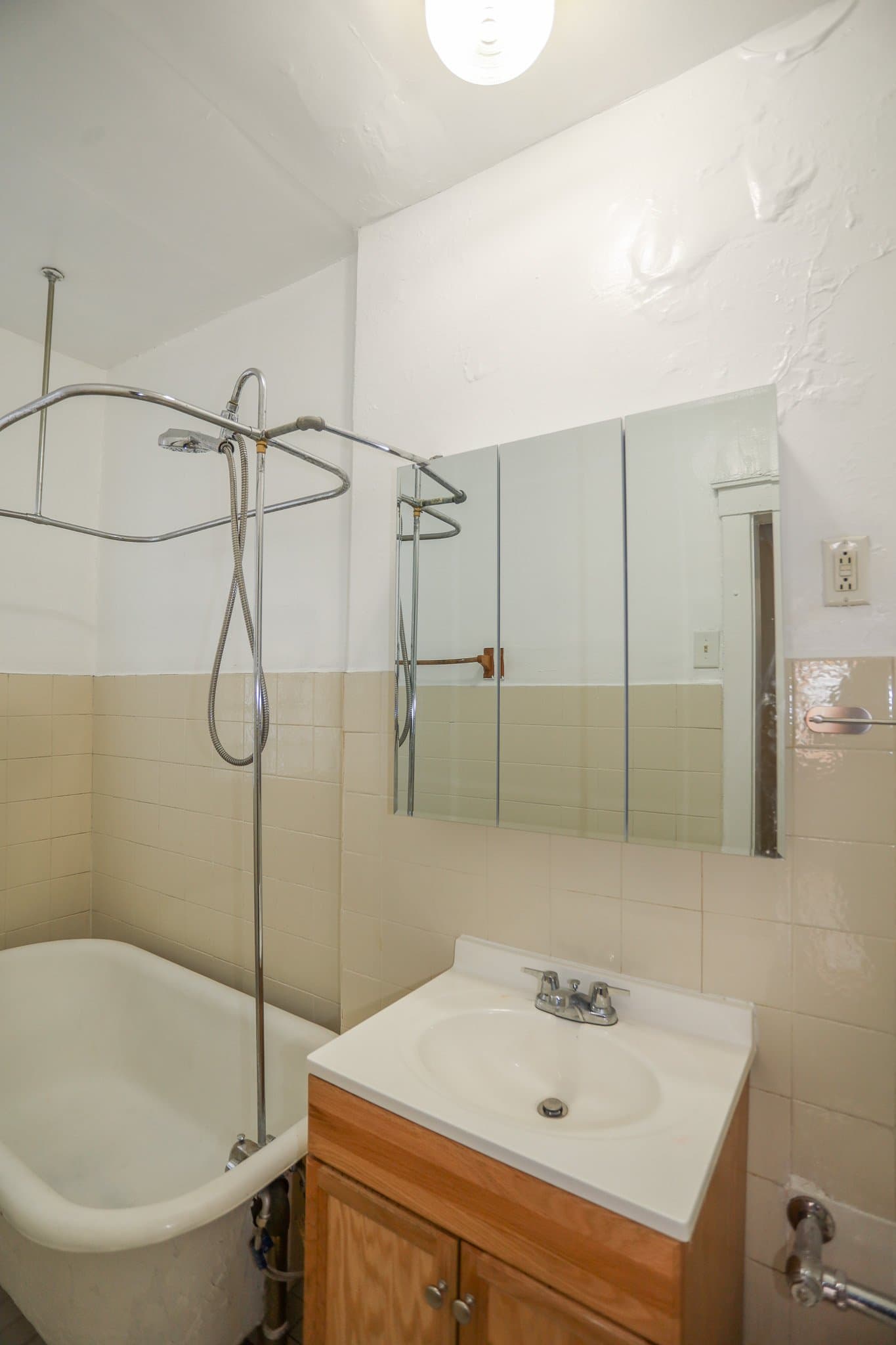 Chicago Apartment: 4441 N Damen Ave