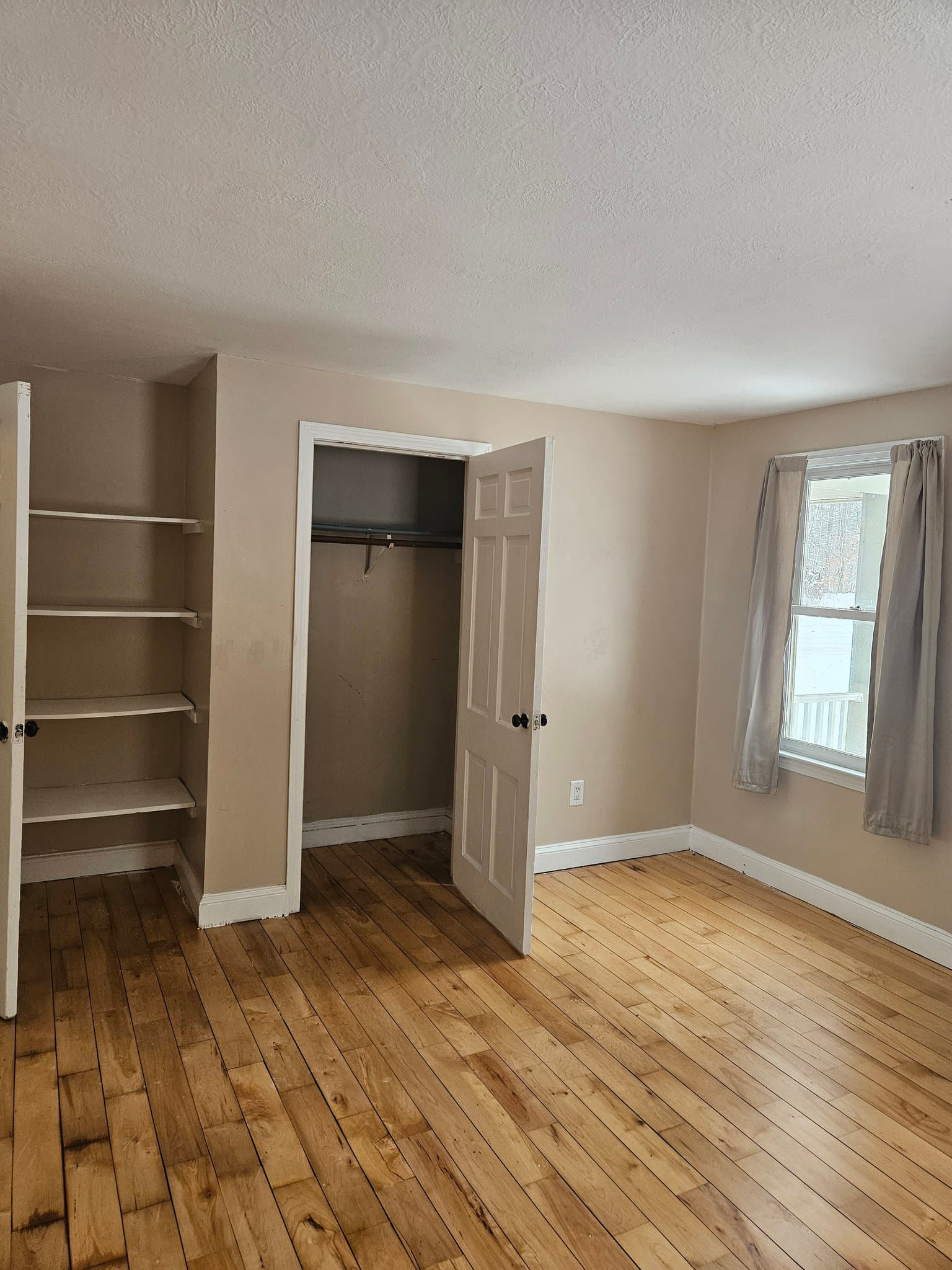 Sanford Single Room: 22 Mountainview Dr
