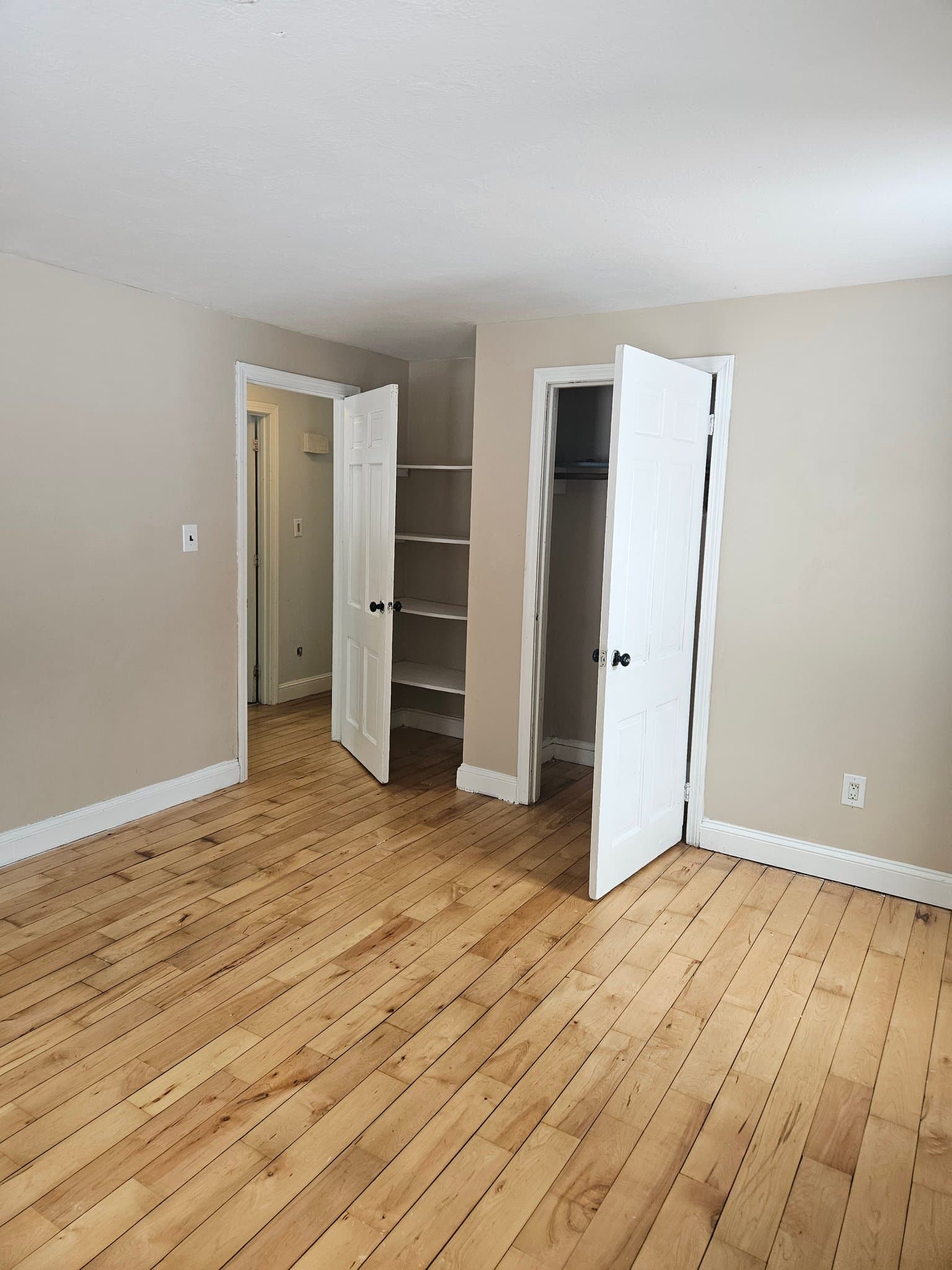 Sanford Single Room: 22 Mountainview Dr