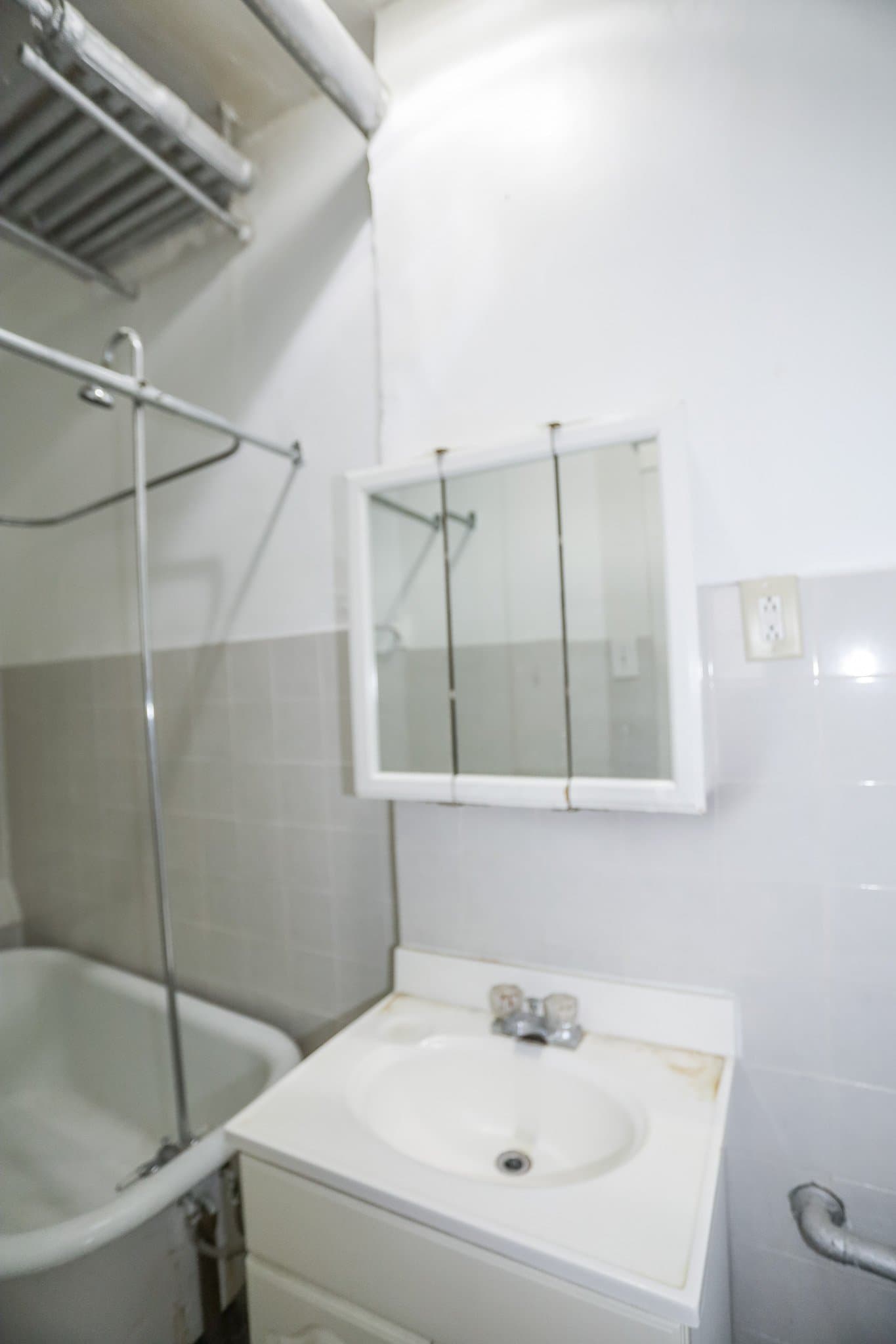 Chicago Apartment: 4449 N Damen