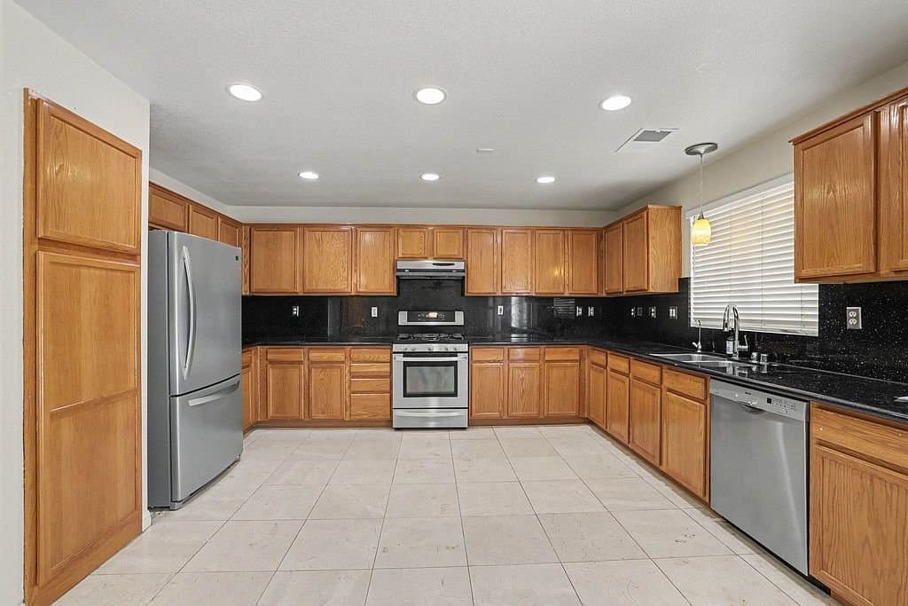 Antioch House: 4561 Temblor Way