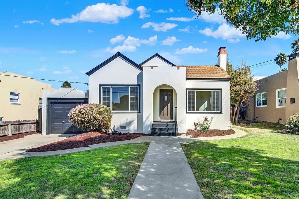 Vallejo House: 1444 Alabama St