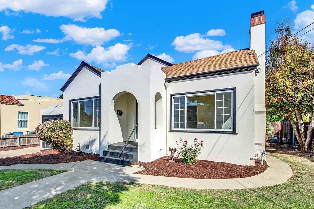 Vallejo House: 1444 Alabama St