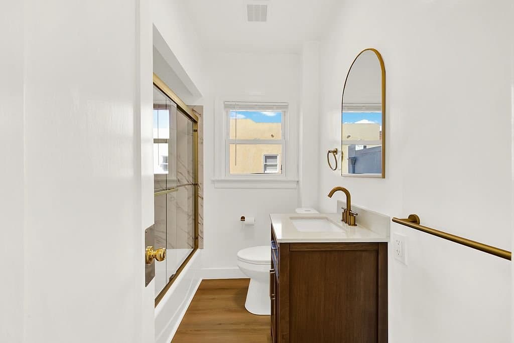 Vallejo House: 1444 Alabama St