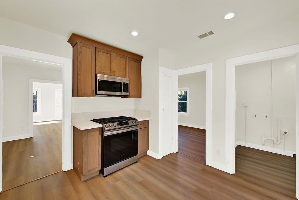 Vallejo House: 1444 Alabama St