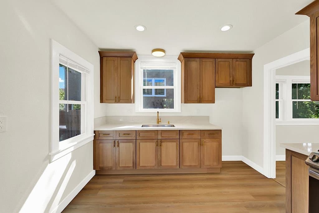 Vallejo House: 1444 Alabama St