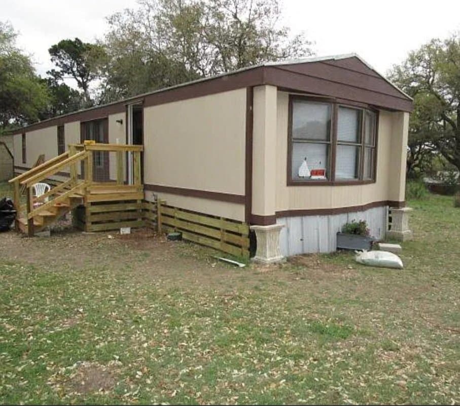 Canyon Lake House: 235 Valleyview St.