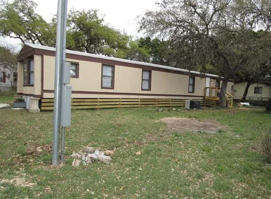 Canyon Lake House: 235 Valleyview St.