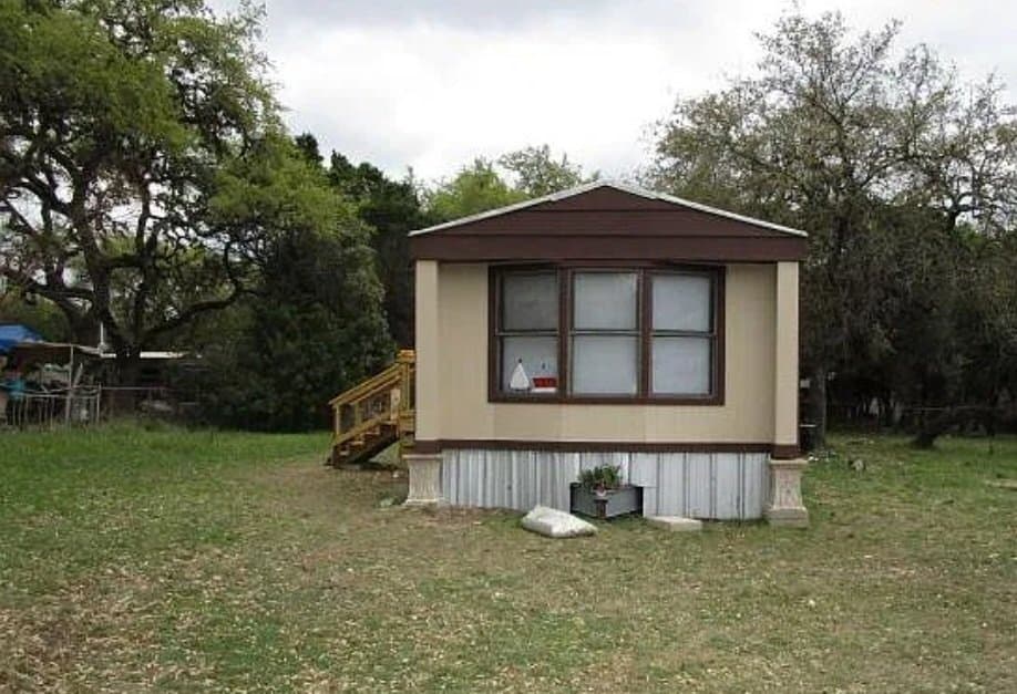 Canyon Lake House: 235 Valleyview St.