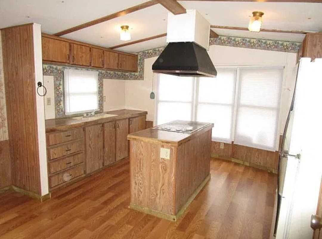 Canyon Lake House: 235 Valleyview St.