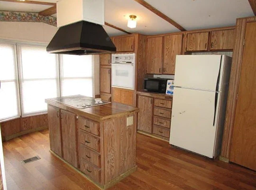 Canyon Lake House: 235 Valleyview St.