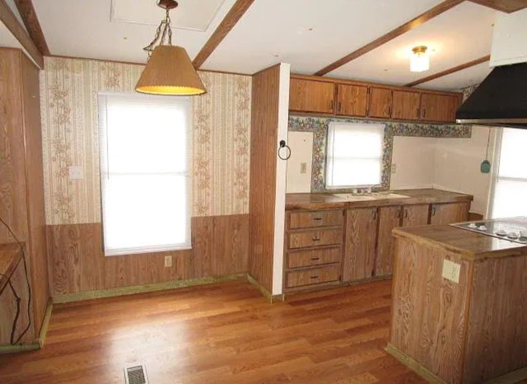 Canyon Lake House: 235 Valleyview St.