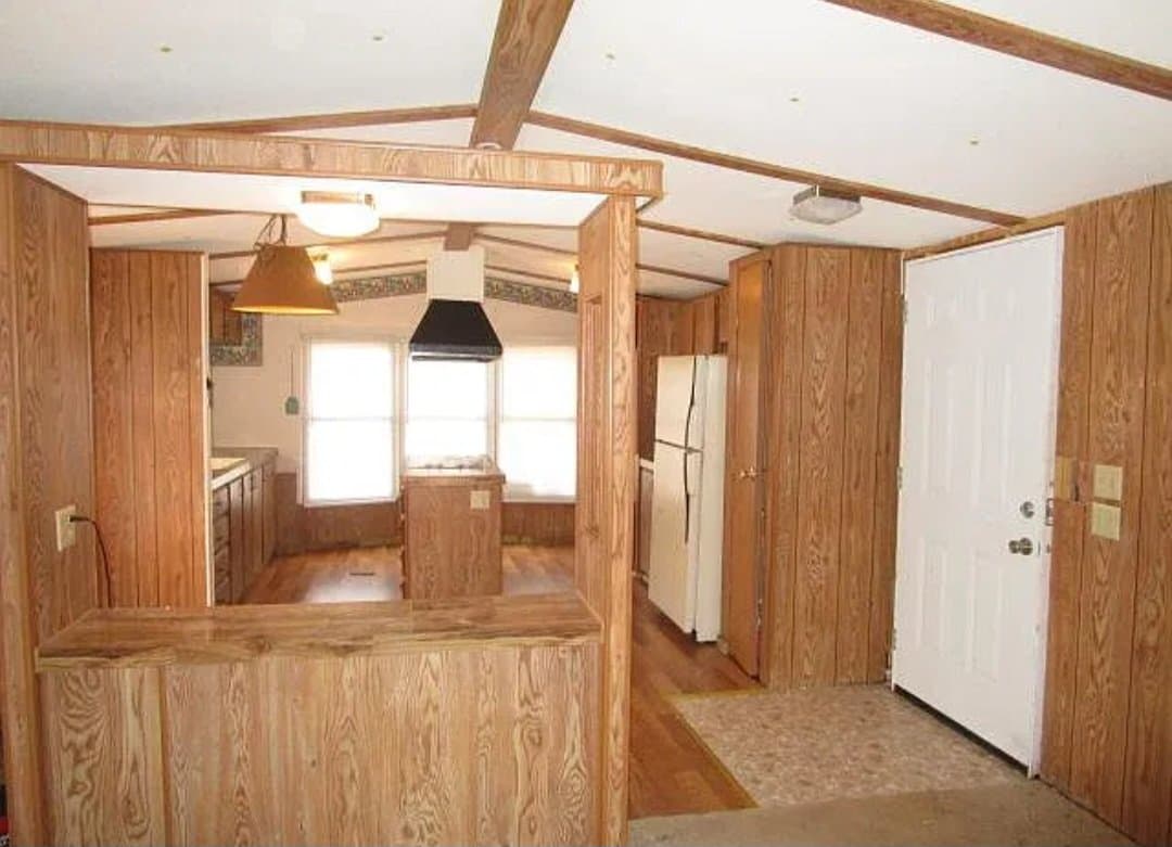 Canyon Lake House: 235 Valleyview St.