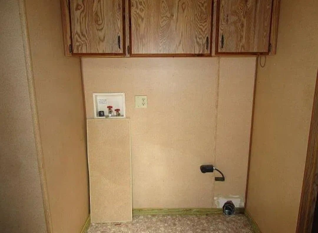 Canyon Lake House: 235 Valleyview St.