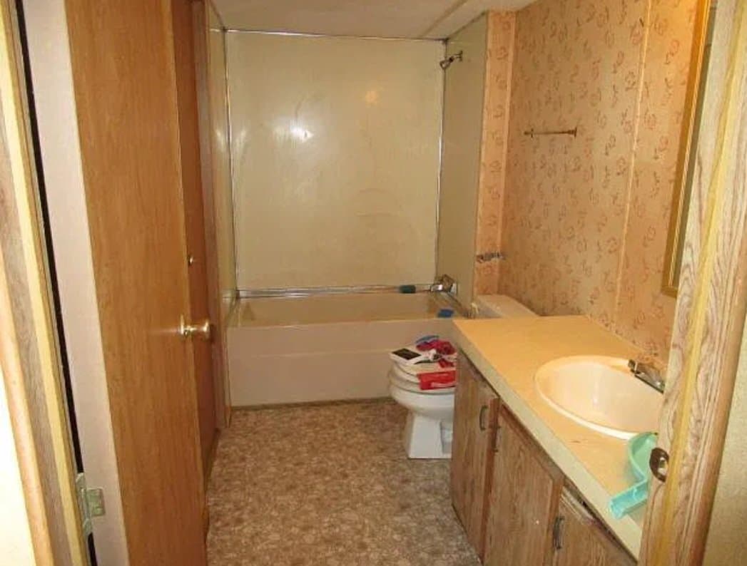 Canyon Lake House: 235 Valleyview St.