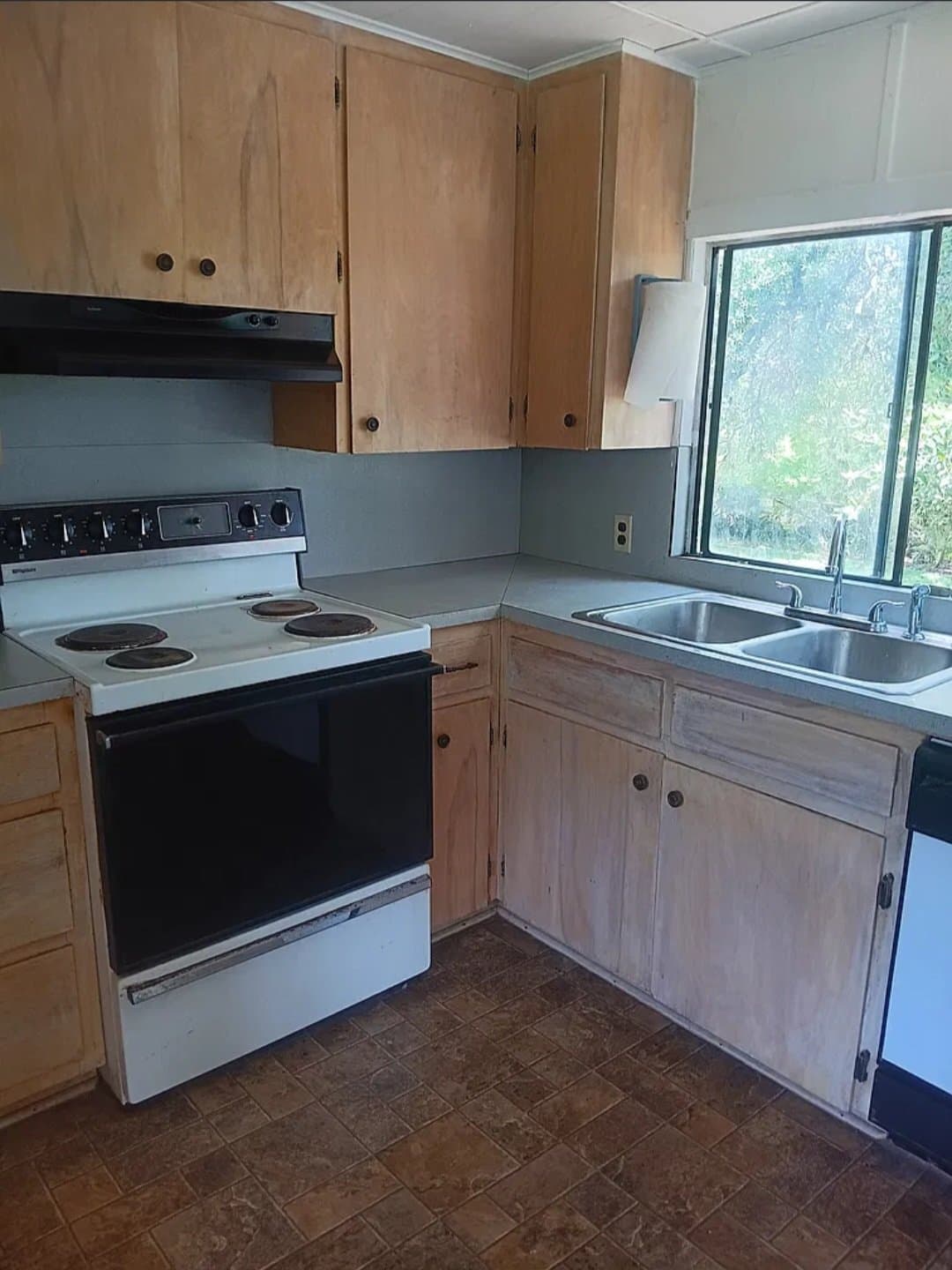 Canyon Lake House: 251 Valleyview St