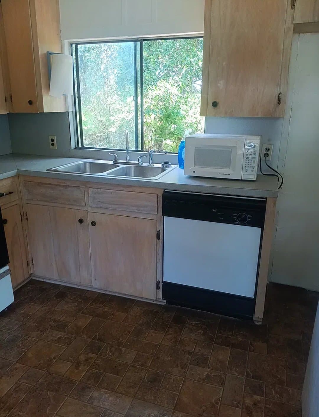 Canyon Lake House: 251 Valleyview St