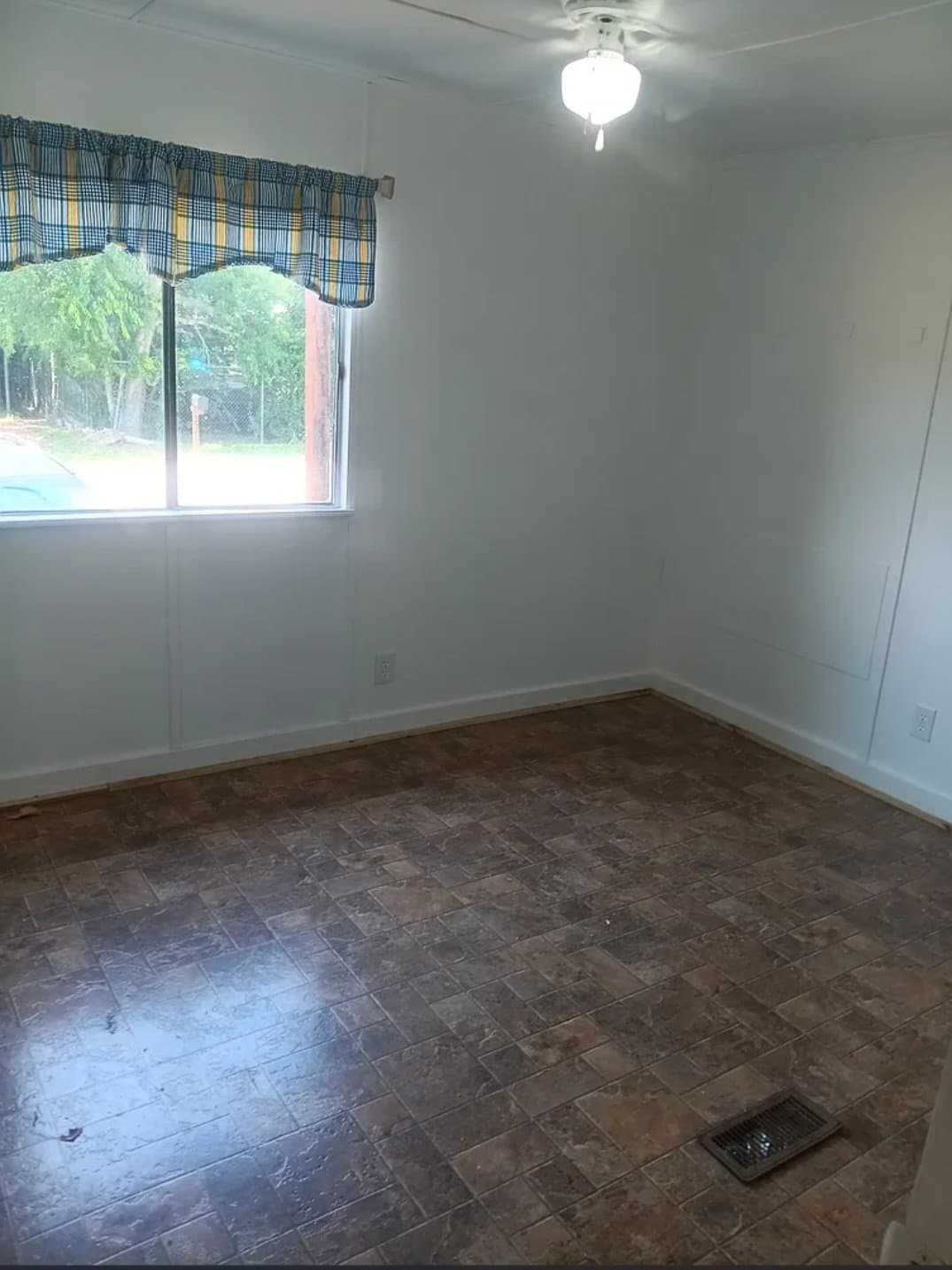 Canyon Lake House: 251 Valleyview St