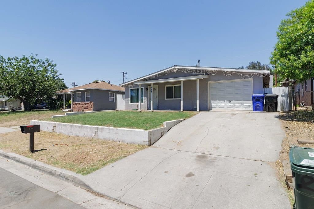 San Bernardino House: 268 E 45th St