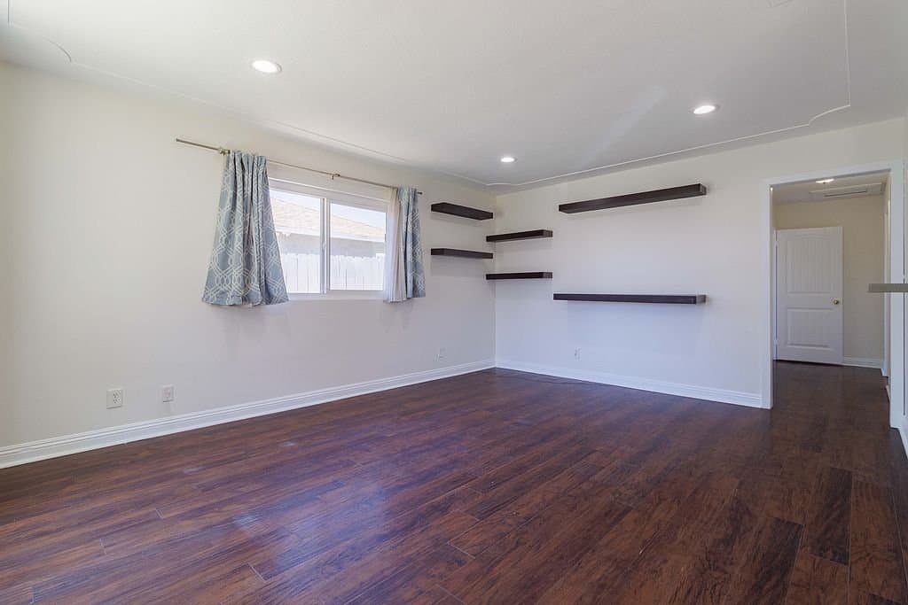 San Bernardino House: 268 E 45th St