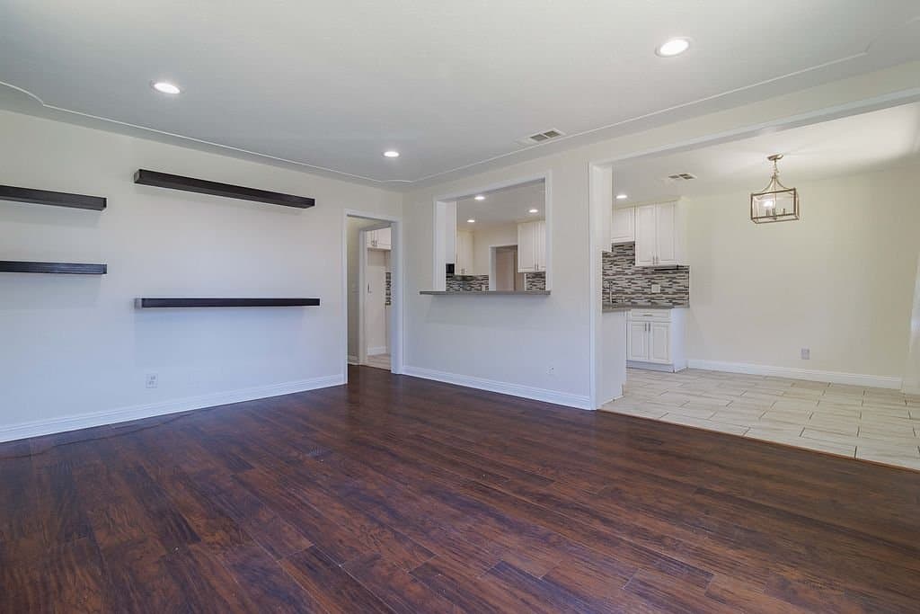 San Bernardino House: 268 E 45th St