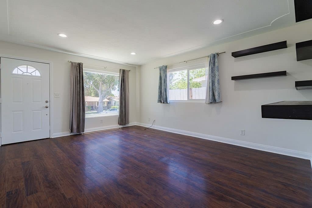 San Bernardino House: 268 E 45th St